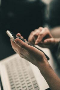 Photo d'un téléphone, représentant les moyens de communication
